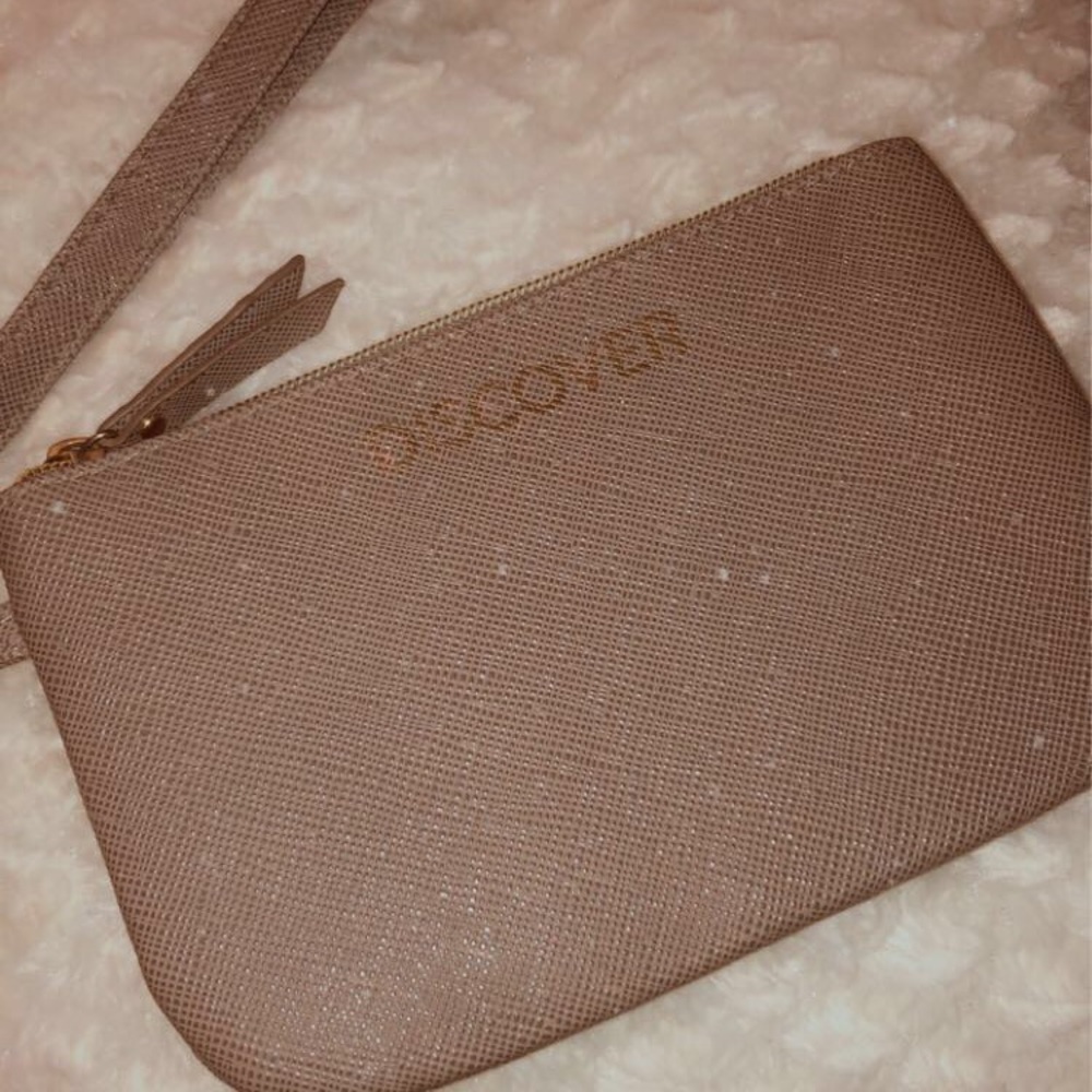 Discover Purse